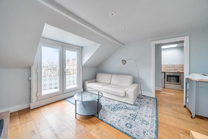 2 Bedroom Flat To Rent In Abercorn Place, London, NW8