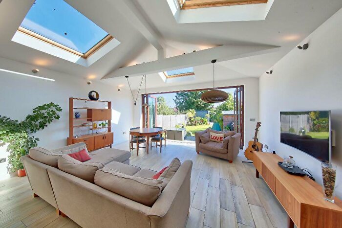 4 Bedroom Semi-Detached House To Rent In Arundel Avenue, Morden, SM4