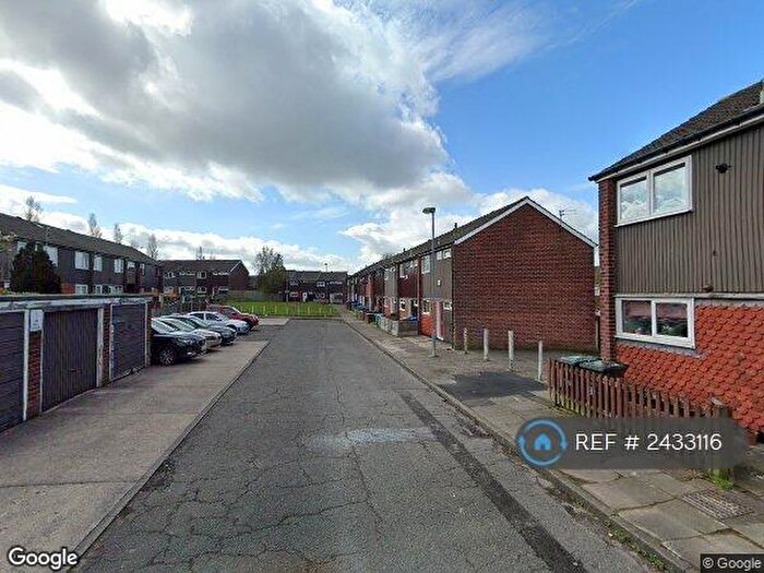 4 Bedroom Semi-Detached House To Rent In Great Howarth, Rochdale, OL12