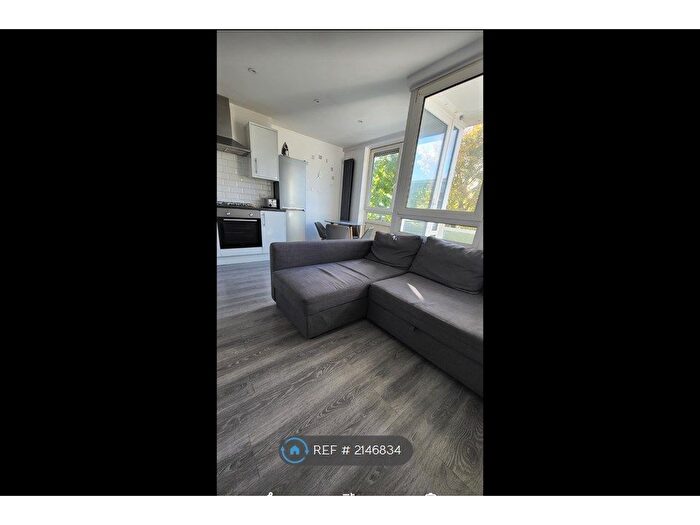 4 Bedroom Flat To Rent In Barringer Square, London, SW17