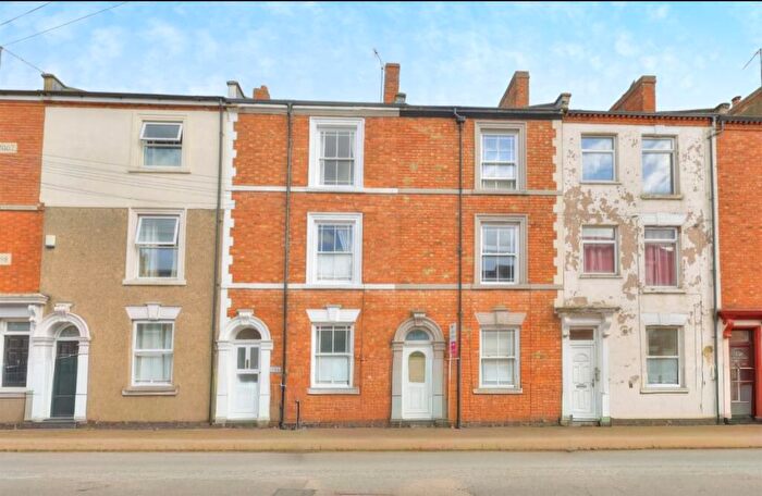 3 Bedroom Terraced House For Sale In Lower Thrift Street, Northampton, NN1