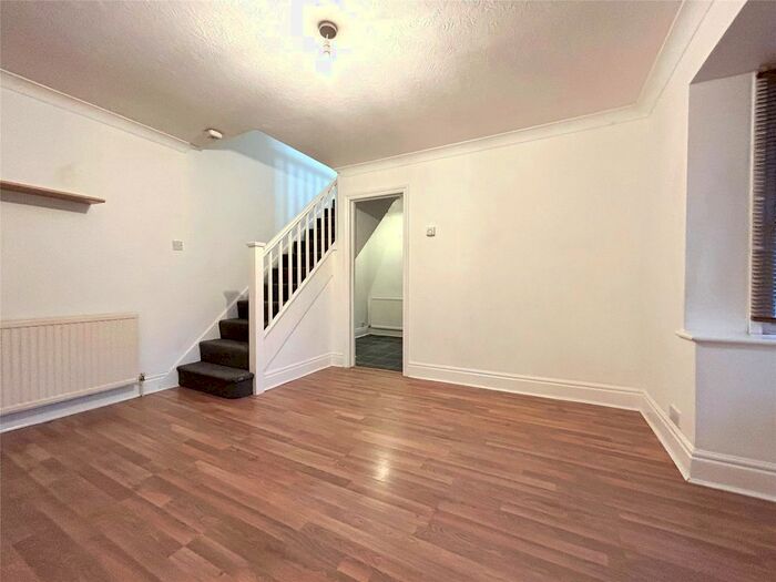 1 Bedroom Detached House To Rent In Cavendish Gardens, Winnersh, Wokingham, Berkshire, RG41