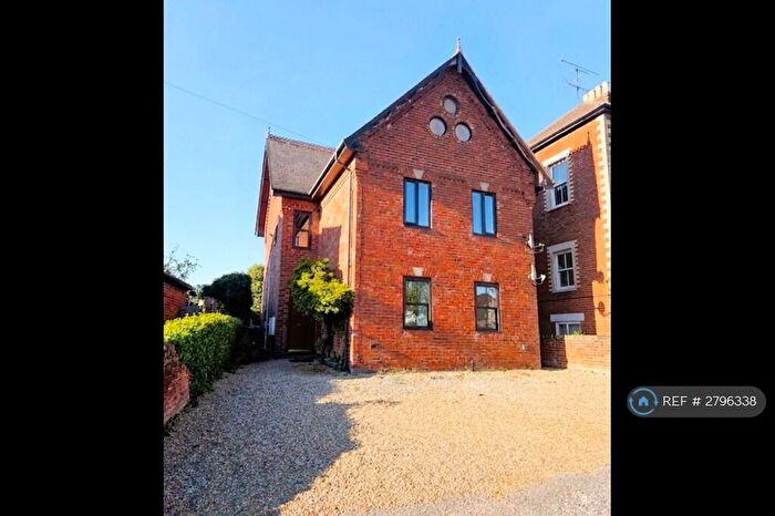 3 Bedroom Maisonette To Rent In Albert Road, Wokingham, RG40