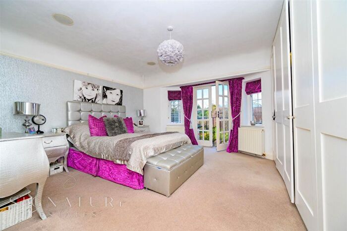 4 Bedroom Detached House For Sale In Toms Lane, Kings Langley, WD4