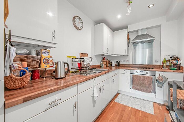 2 Bedroom Flat For Sale In Cawnpore Street, London, SE19