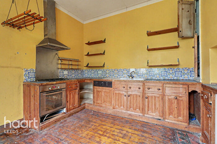 7 Bedroom Semi-Detached House For Sale In Laurel Mount, Leeds, LS7