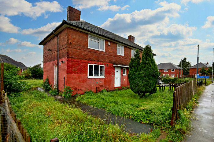4 Bedroom Semi-Detached House To Rent In Hawkshead Crescent, Leeds, LS14
