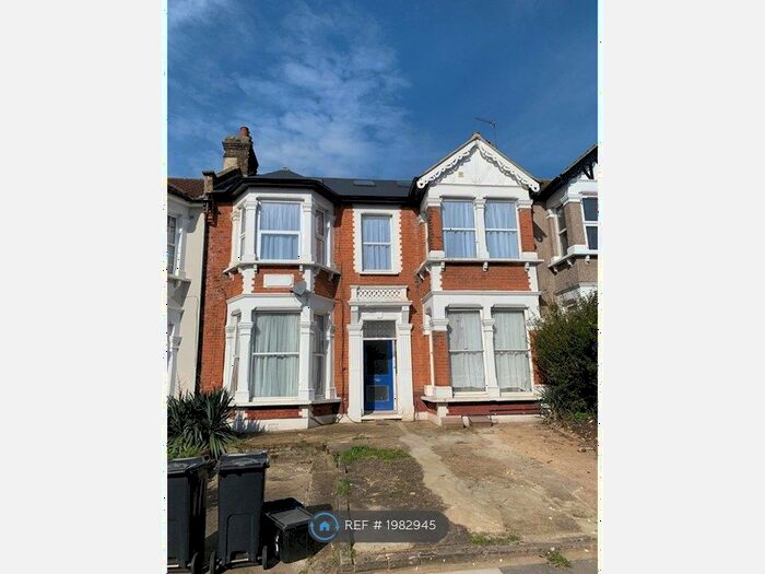 2 Bedroom Flat To Rent In Kensington Gardens, Ilford, IG1