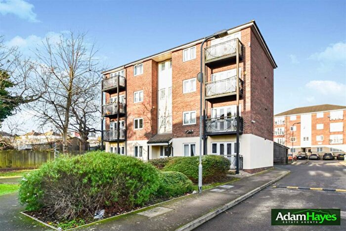 2 Bedroom Apartment To Rent In Denham Road, Whetstone, N20