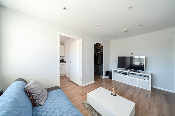 Studio For Sale In Macmillan Way, Tooting Bec, London, SW17
