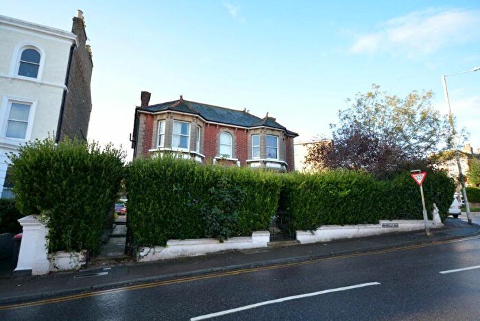 2 Bedroom Flat To Rent In Granville Road, Broadstairs, CT10