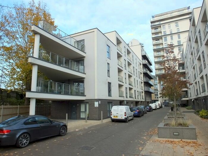 2 Bedroom Flat To Rent In Woking, GU22
