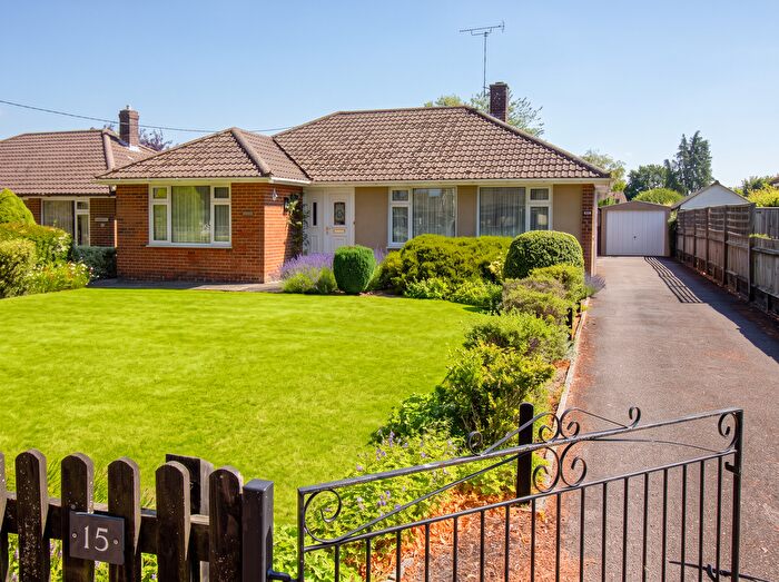 3 Bedroom Bungalow For Sale In Salisbury Road, Alresford, SO24