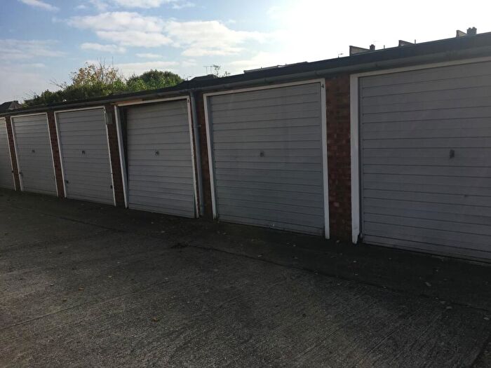 Garage / Parking To Rent In Garage, Oaks Lane, Ilford, Essex, IG2