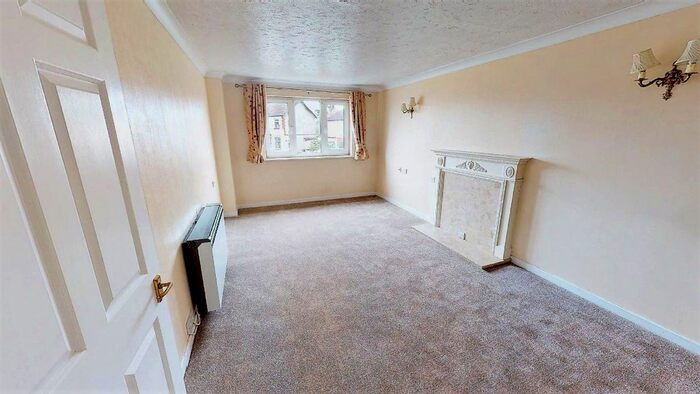 1 Bedroom Flat To Rent In Parkview Court, Brancaster Rd, Newbury Park, IG2