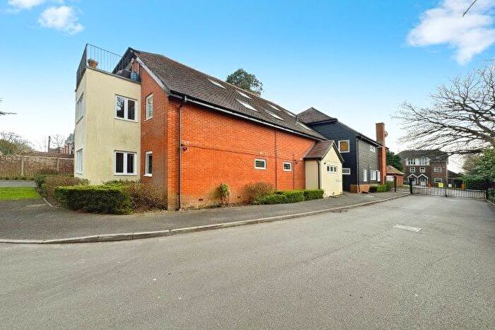 2 Bedroom Flat To Rent In Stoke Road, Cobham, KT11