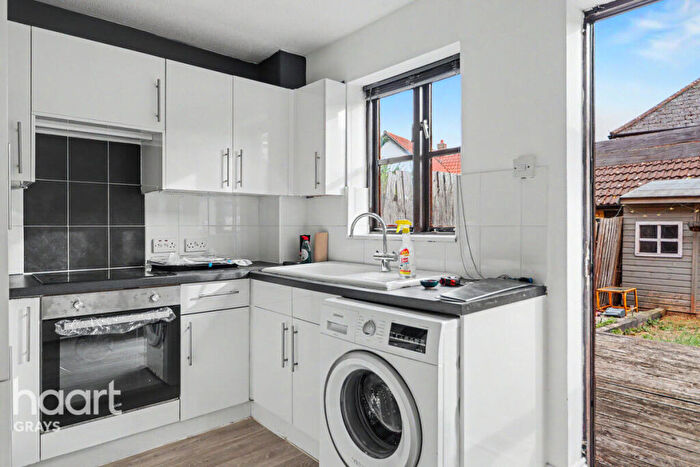 3 Bedroom Semi-Detached House To Rent In Cavendish Way, Basildon, SS15