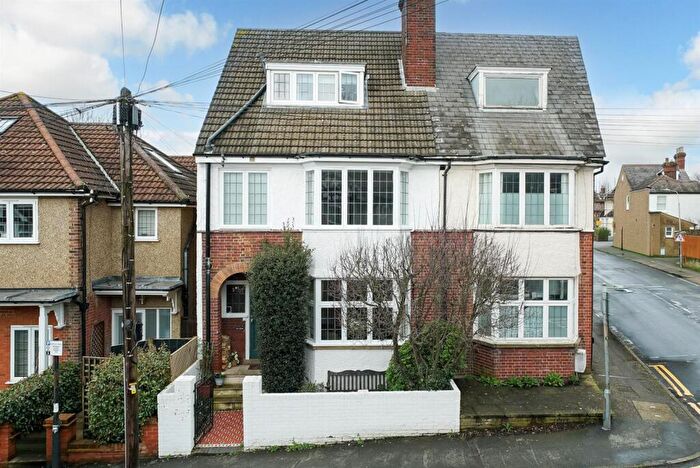 5 Bedroom Semi Detached House For Sale In Upton Avenue, St. Albans, AL3