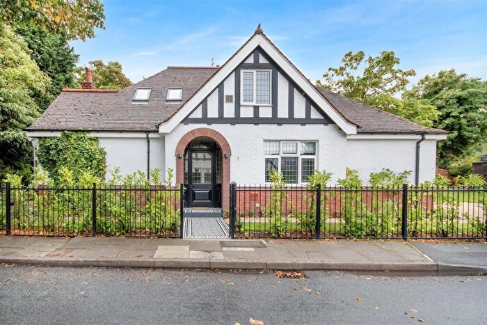 4 Bedroom Detached House To Rent In The Oval, Bessacarr, Doncaster, DN4