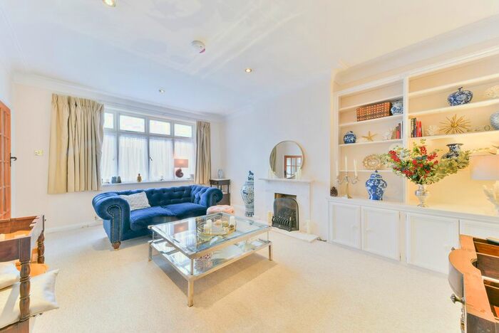 2 Bedroom Maisonette To Rent In Glendale Drive, Wimbledon, SW19