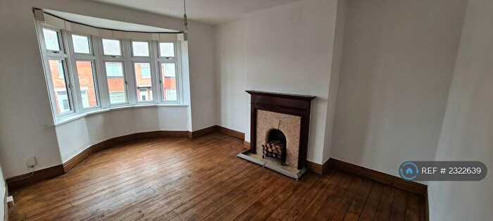3 Bedroom Flat To Rent In Heaton, Newcastle Upon Tyne, NE6