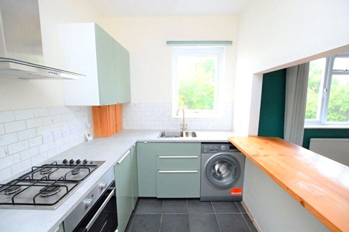 2 Bedroom Flat To Rent In Suffolk Road, London, SE25
