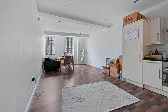 2 Bedroom Flat To Rent In King Street, Twickenham, TW1