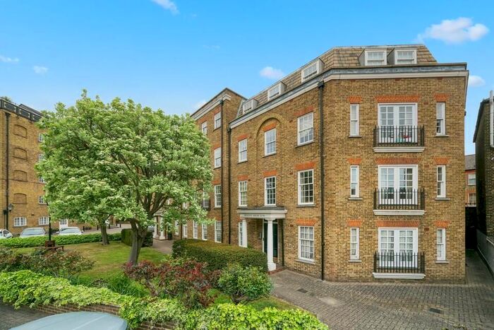 1 Bedroom Flat To Rent In Beaufoy House, Regents Bridge Gardens, London, SW8