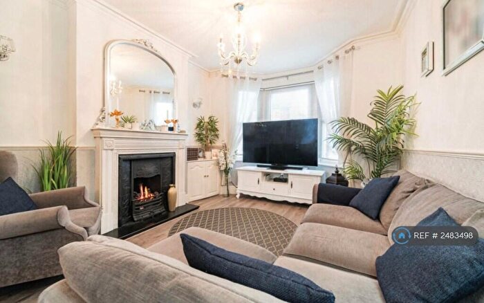 3 Bedroom Terraced House To Rent In St. Peters Road, Dunstable, LU5