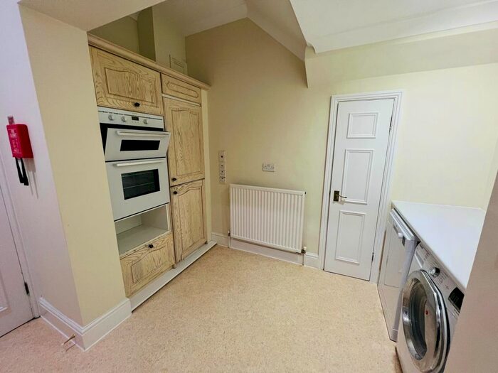 2 Bedroom Flat To Rent In Frithwood Avenue, Northwood, Greater London, HA6