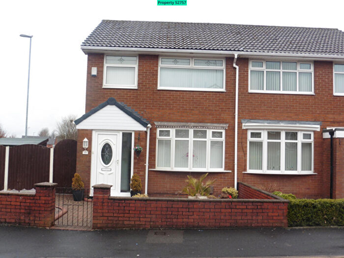 3 Bedroom Semi Detached House To Rent In Swallow Street, Oldham, OL8