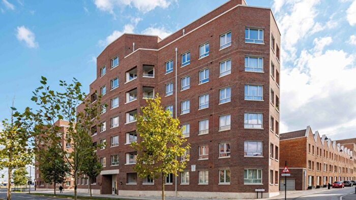 1 Bedroom Flat To Rent In Fielders Crescent, IG11