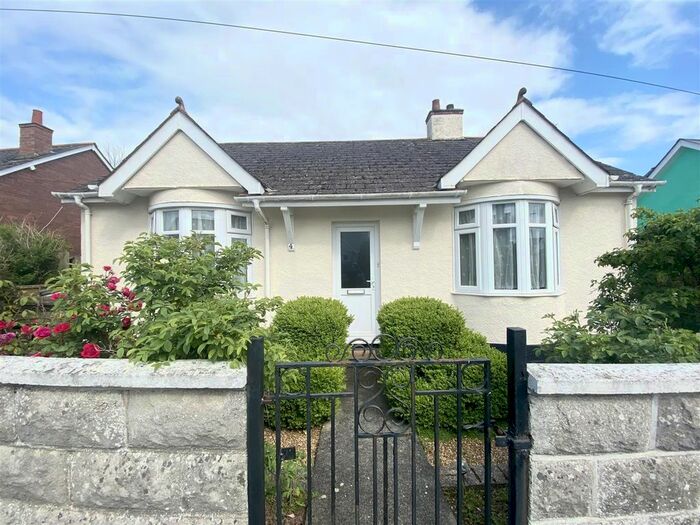 2 Bedroom Property To Rent In Lyndale Road, Kingsteignton, Newton Abbot, TQ12