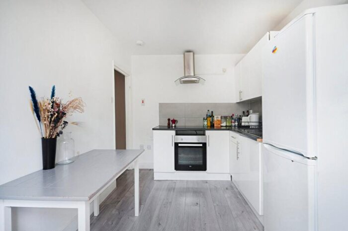 2 Bedroom Flat To Rent In Brick Lane, Liverpool Street, E1