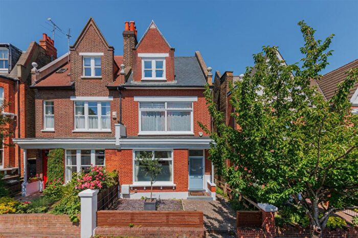 4 Bedroom House For Sale In Claremont Road, Highgate, London, N6
