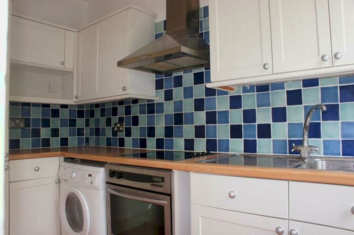 2 Bedroom Flat To Rent In Hatchlands Road, Redhill, RH1