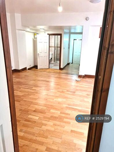 2 Bedroom Flat To Rent In Hackney Road, London, E2