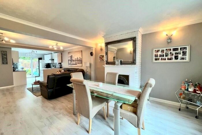 3 Bedroom Terraced House To Rent In Warwick Avenue, Surrey, TW20