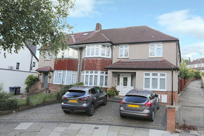 3 Bedroom Terraced House To Rent In Lincoln Avenue, Southgate, N14