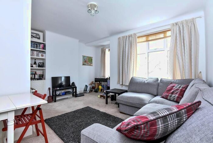 1 Bedroom Flat To Rent In Sheen Road, Richmond, TW9