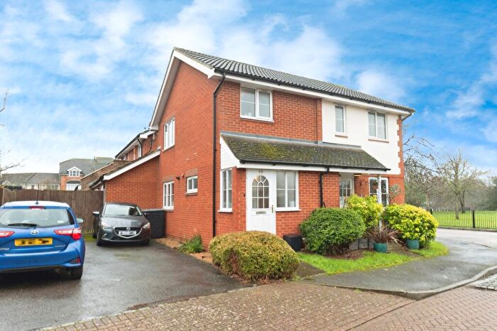 2 Bedroom Maisonette For Sale In Sullivans Reach, Walton-on-Thames, Surrey, KT12