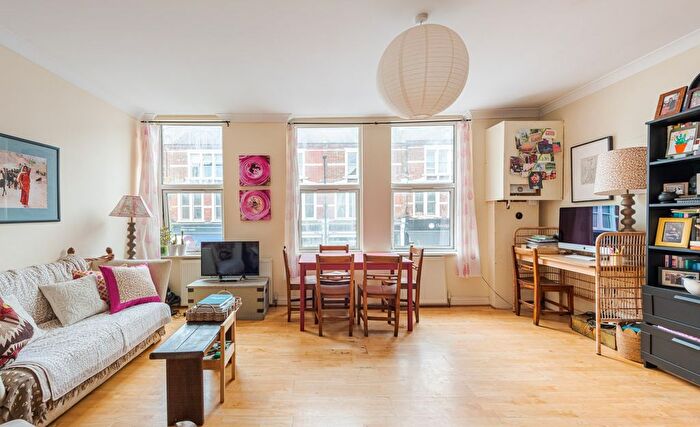 2 Bedroom Flat For Sale In Abbeville Road, London, SW4