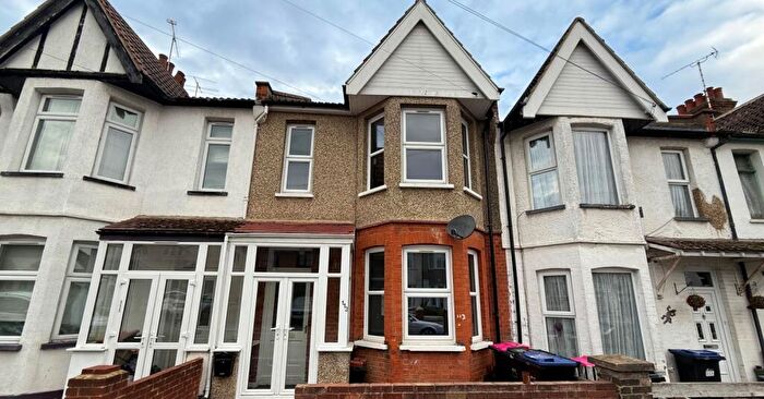 3 Bedroom Terraced House For Sale In Fleetwood Avenue, Westcliff-on-Sea, Essex, SS0