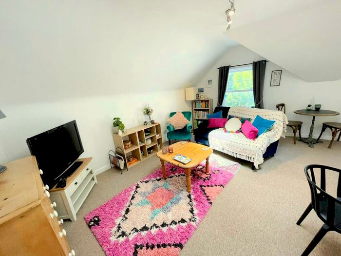 1 Bedroom Flat To Rent In Hampstead Lane, Highgate, N6