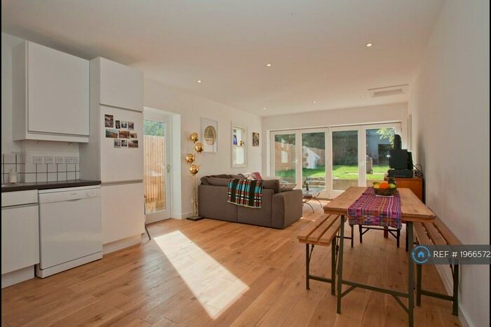 2 Bedroom Flat To Rent In Peckham Hill Street, London, SE15