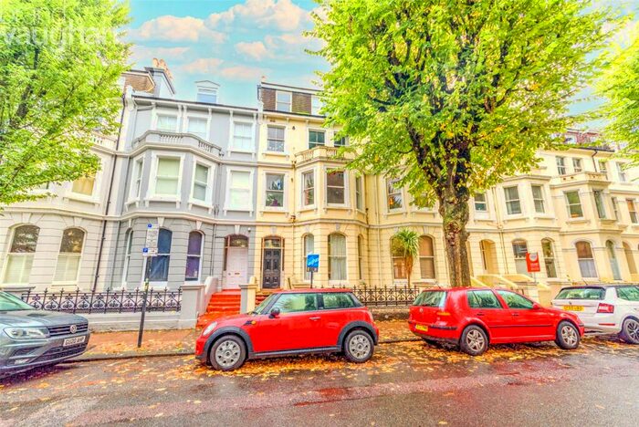 2 Bedroom Flat To Rent In St Aubyns, Hove, East Sussex, BN3