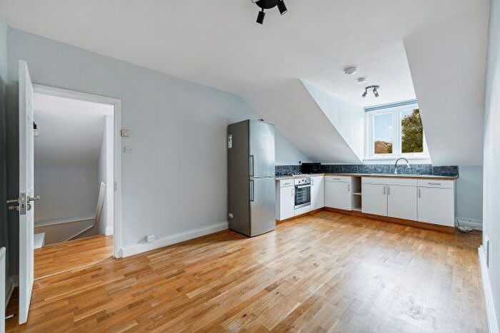 2 Bedroom Flat To Rent In The Grove, London, W5