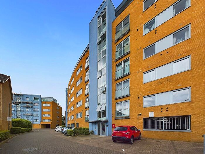 2 Bedroom Flat To Rent In Tideslea Path, London, Greater London, SE28