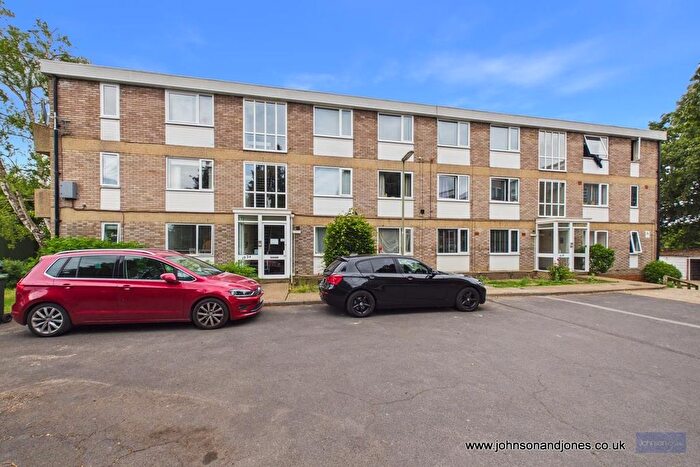 2 Bedroom Flat To Rent In Langton Close, Addlestone, KT15