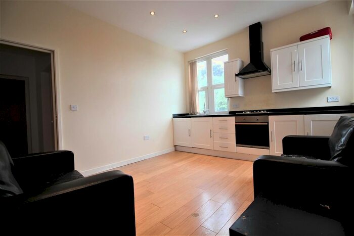 2 Bedroom Flat To Rent In Elmfield Avenue, Leicester, LE2